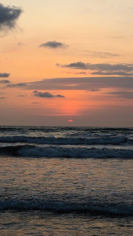 Busiest weekend of the year for Canoa with all hotels in the area at max capacity, including us, and we still have this entire beach to ourselves.
I've seen Stranger Things...
Private. Beachfront. Resort.