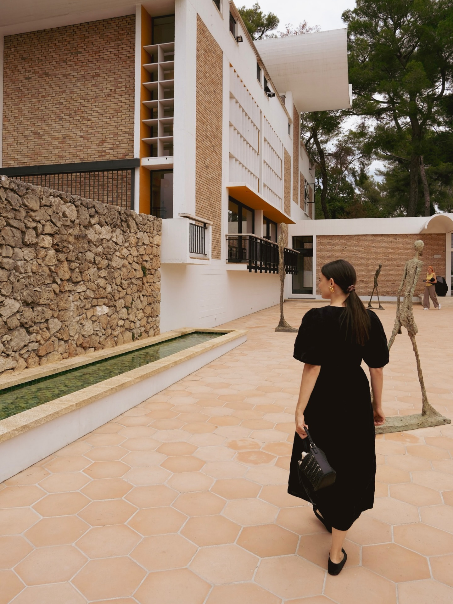 〰️
2025, bye and never come back.
To everyone who struggled like I did, I’m sending you a big, warm hug. We survived, and that’s something 🚀
#🤎 @fondationmaeght