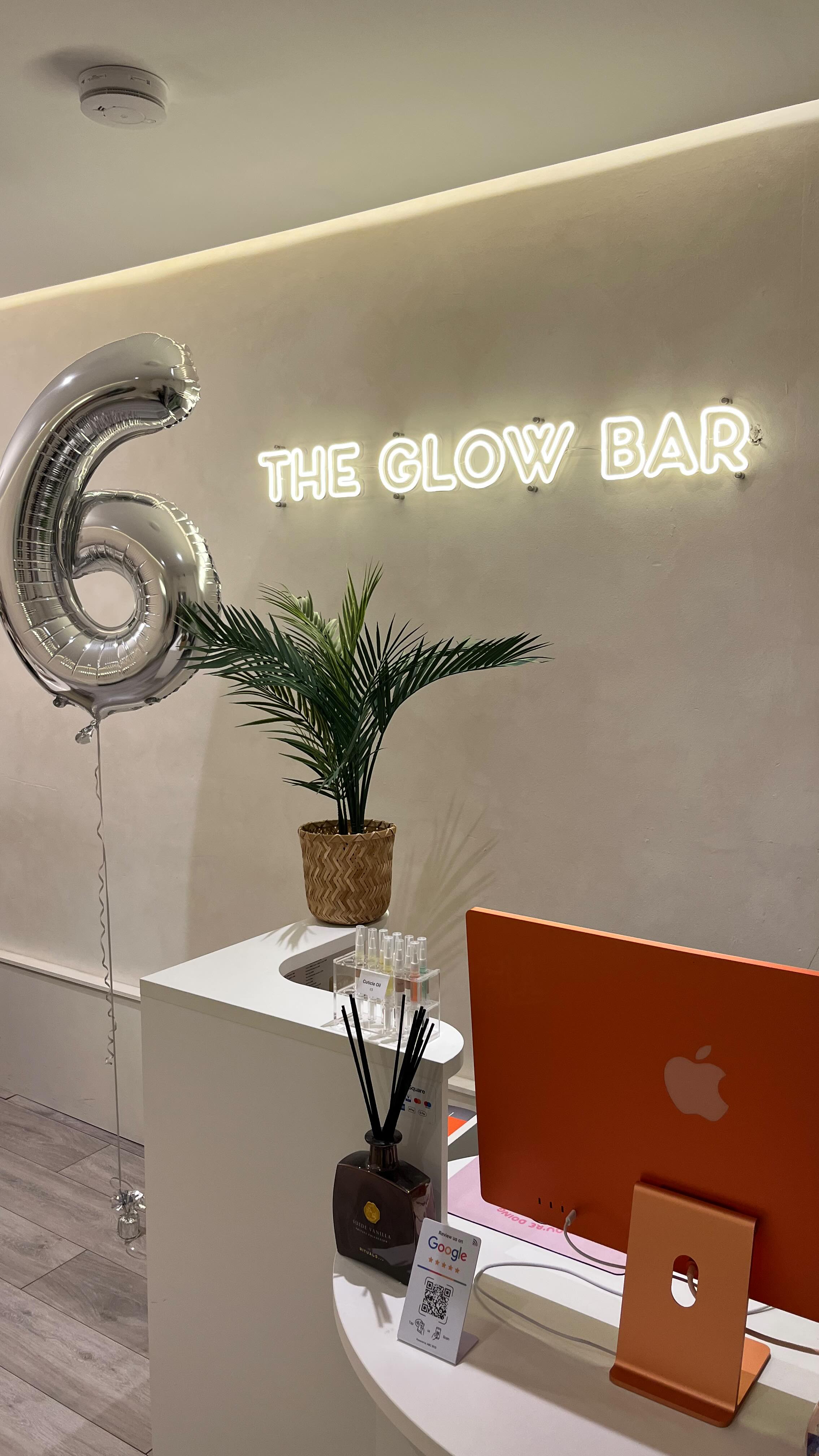 2025, a year of expansion 💥
Over 1,000 sets of nails, countless skin transformations, a wellness yoga workshop, the introduction of facials and waxing, and a growing team behind the scenes.
The Glow Bar has continued to evolve — shaped by our clients and the community.
We step into 2026 with clarity, gratitude and intention ✨
Thank you for being part of it 🤍
#TheGlowBar #LondonClinic #GlowBarCommunity #2026