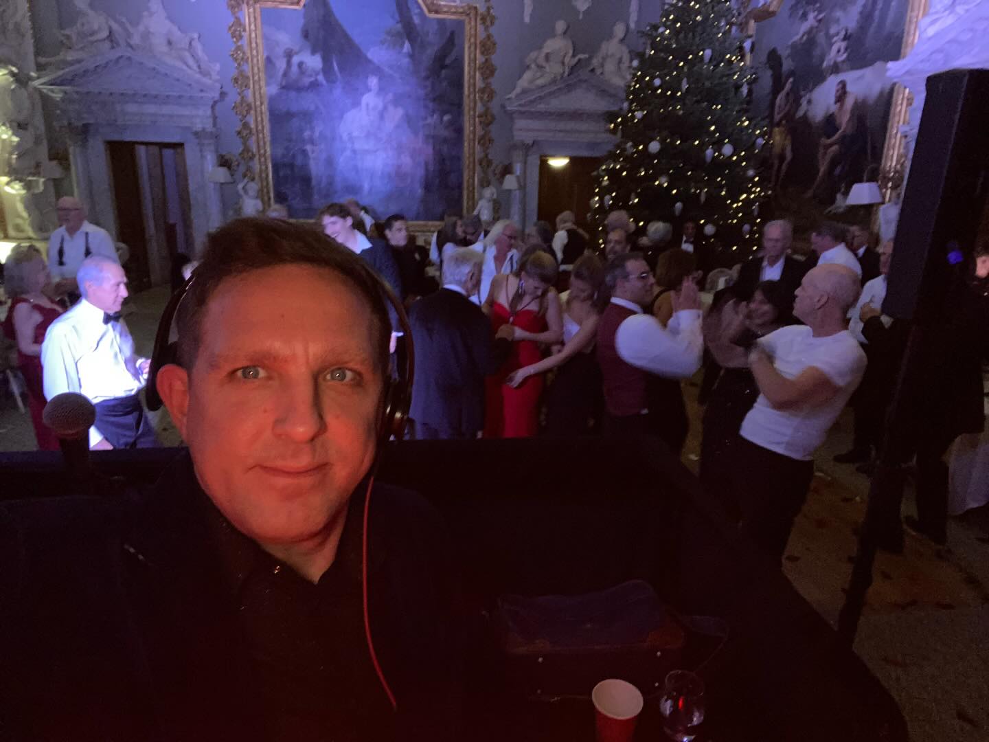 What a night at @moorparkgolfclub ✨
Still absolutely buzzing this morning.
Huge Happy New Year to all the amazing staff and members at one of my favourite venues 🖤
In the words of Sister Sledge… We Are Family 🥳🎉
#newyear #newyeareve #moorpark #watford #hertfordshire #london @moorhallweddings