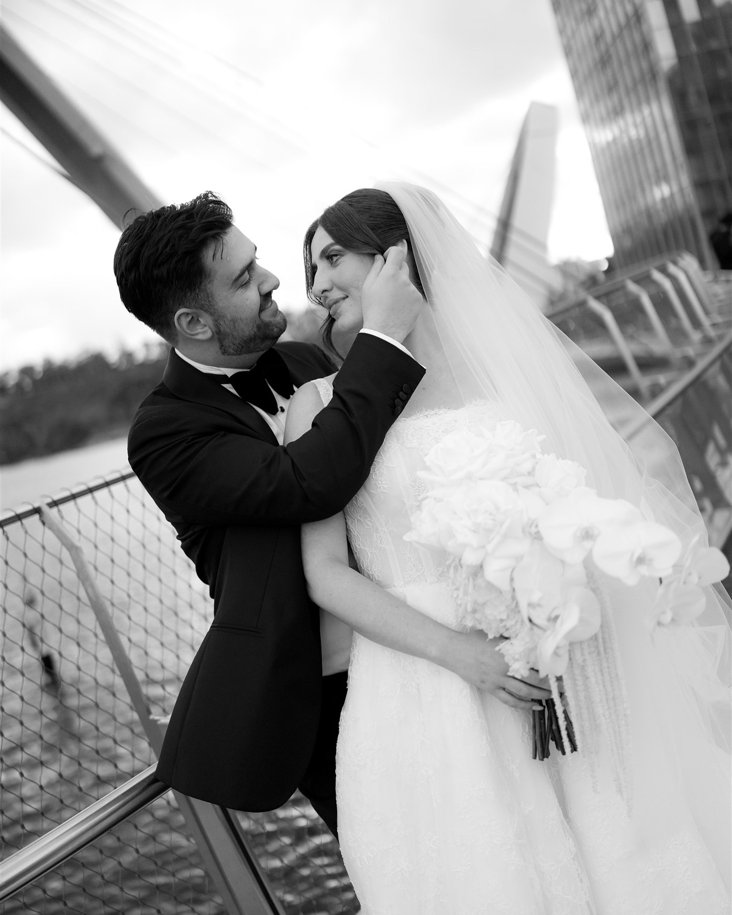 I’m back! After a wholesome couple of days off spending time with family, reading, eating too much and doing absolutely nothing, I’m back to it for 2026 🪩 All emails and new enquiries have now been answered 💃🏽 Looking forward to what this year may bring and all the love stories I am yet to witness ♥️