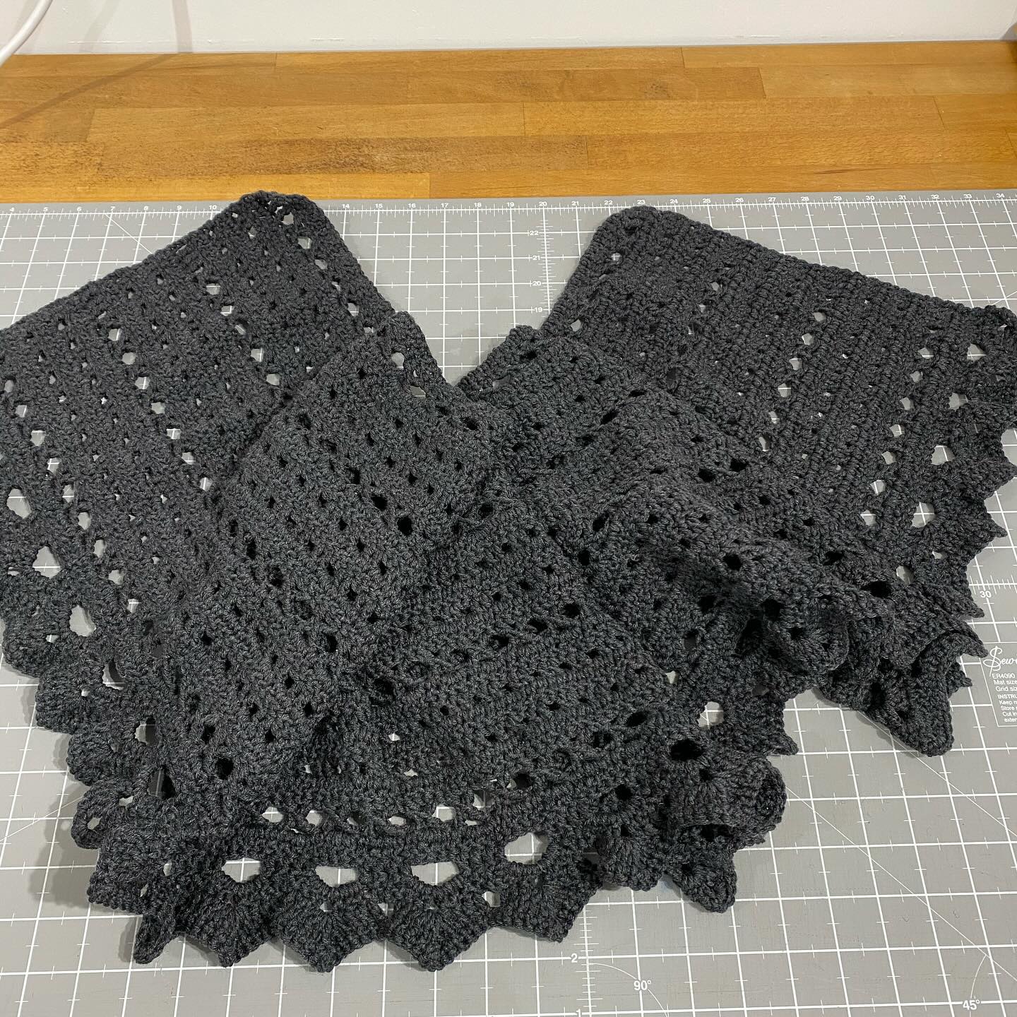 Final finish of 2025 No 10
I have made several of these scarves but always for other people so it was time for one for myself, made in beautiful Drops Merino Extra Fine from @woolwarehouse
The pattern is a free scarf pattern from @hobbii_yarn which I have made in their gorgeous Metallico yarn before
#crochetedscarf #crochet #handmadescarf #cutandalterfinish2025 #cutandalterfinish #dropsmerino