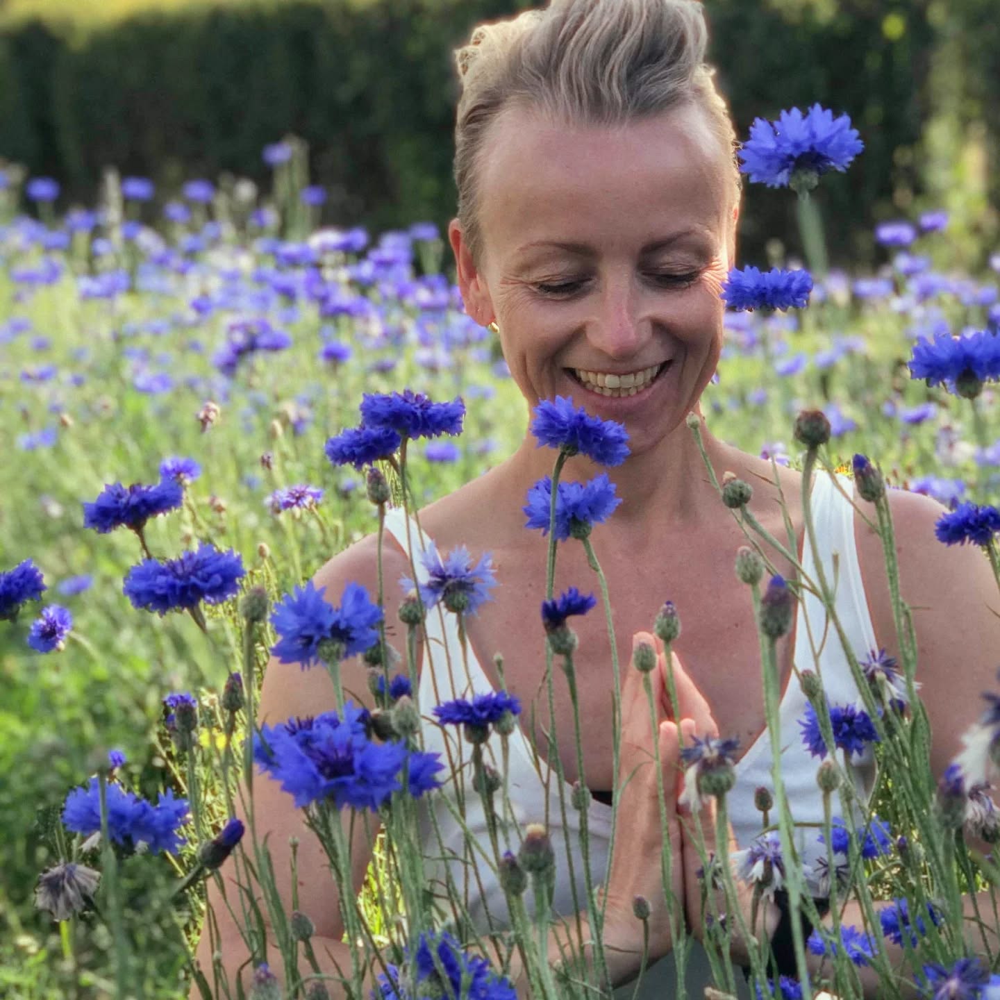 Kære yogi
Tusind tak for så mange fine yogastunder i 2025 - Din tillid og opbakning er meget værdsat🙏🖤
Jeg glæder mig til mange flere yogastunder i 2026.
Ønsker et magisk og lykkebringende nytår til dig og dine kære 🎆🌟🖤
Stort kram
Stine