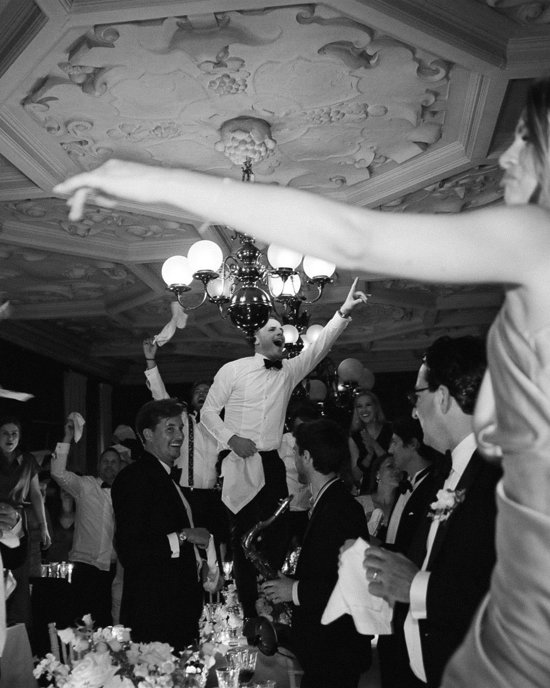 Happy New Year from the Avení Team! Thank you to all of our incredible clients and vendors for an amazing year. We can’t wait to create more unforgettable moments in 2026 ✨
Photo: @2brides