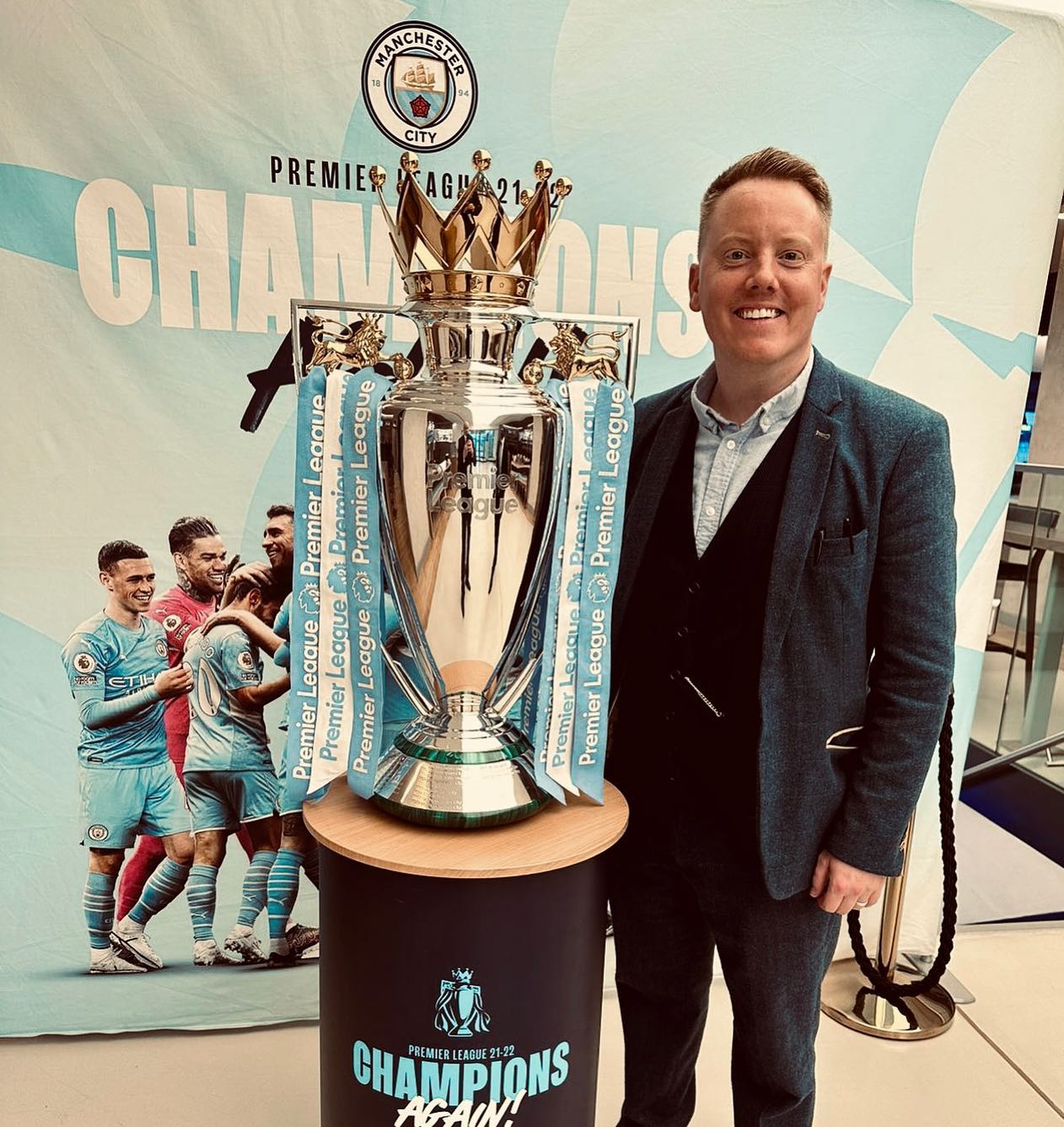 Another great night last night at @mancity for the academy signing night.
5 years I’ve been entertaining the next generation of footballers at The Etihad.
Very grateful to the City staff that continue to book me 🙌🏼 #mcfc #magic