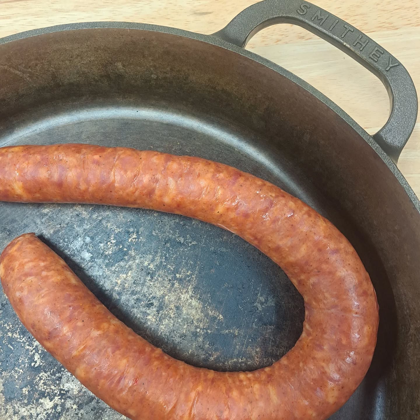 It's gumbo season, and we've got new sausage flavors! We have German, hickory smoked, andouille, and hot garlic (our favorite! 😁) They're smoked, cured, and fully cooked...ready for your skillet.
#pastureraised #pasturedpork #shoplocal #texasfarmers