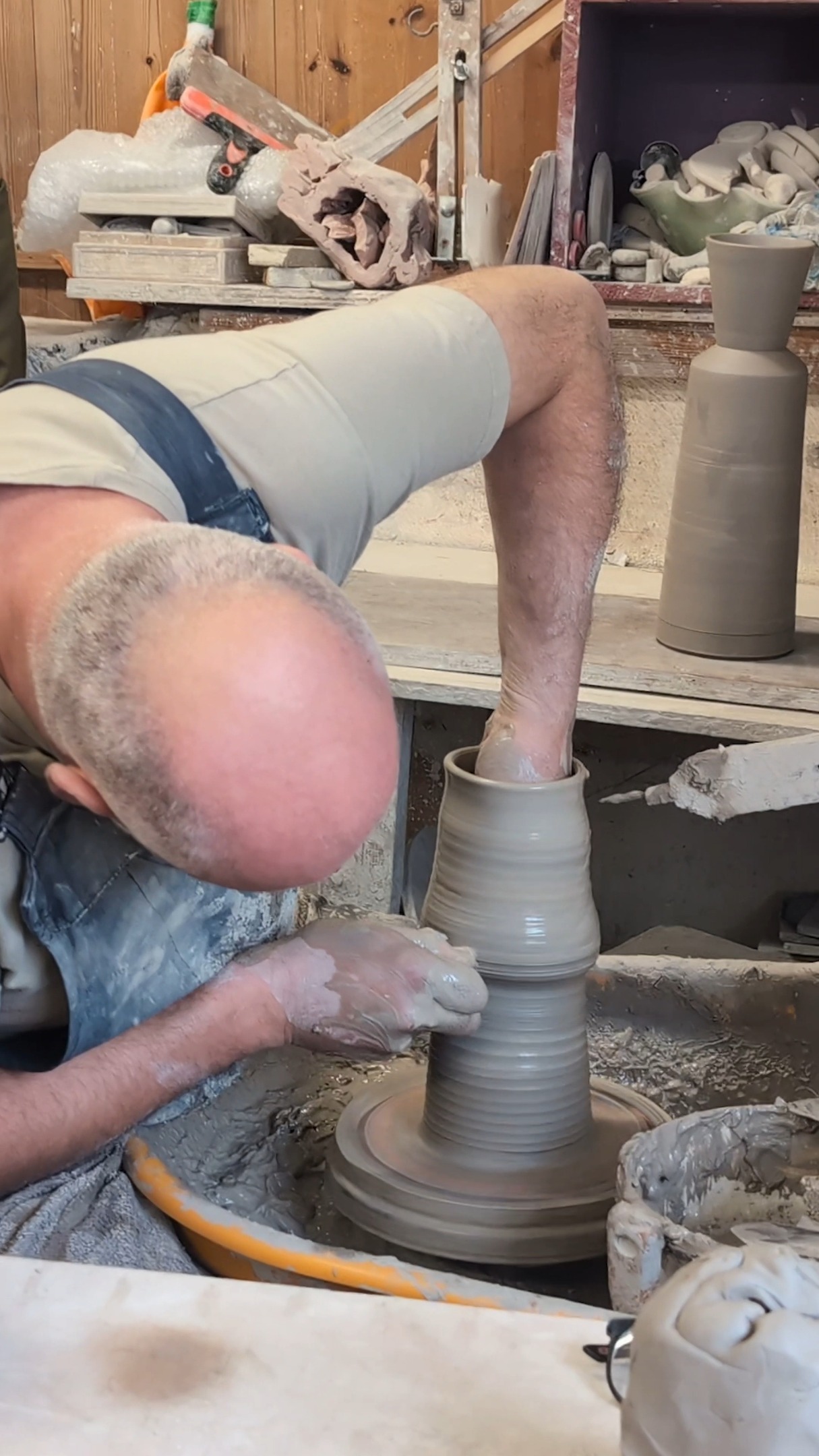 Looking back at our 2025 tour, a definite highlight for our guests was our visit to John Ryan's studio at @oriainpottery in Ballymote.
Have a great New Year all.
#slowtravel #irelandinfocus #irishcrafts #potterystudio #hiddenireland