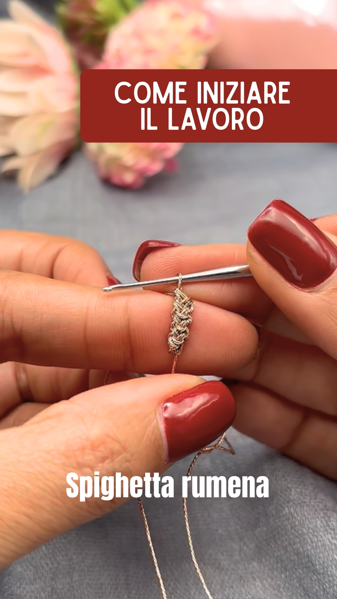 Come cominciare il lavoro.
Realizza il pezzettino iniziale per cominciare il tuo gioiello tessile (bracciale o collana). Questo sarà il punto dove andrai poi a cucire il bottone.
#crochet #crochetbijoux #uncinetto #gioiellotessile #tonbonbijoux #filieforme #filati_italiani #burgundi