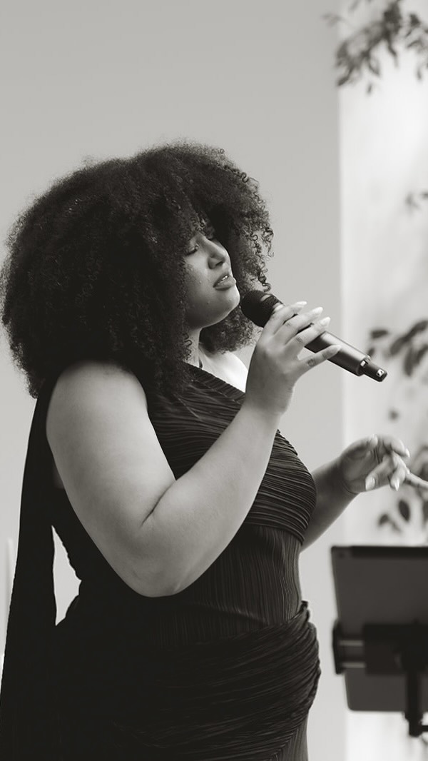 Took her for a drink on Tuesdayyyy 💃🏽✨
Are you adding this to your wedding playlist?