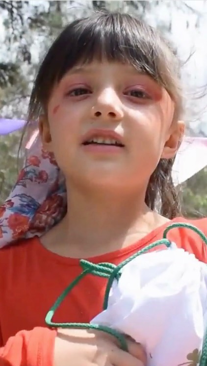 “Hablar desde el corazón y abrirnos a la belleza que tiene la vida”. 🌿🎶
Así celebramos en El Trébol el solsticio de Kapac Raymi y la Navidad. Fue un día donde la diversidad de nuestra escuela brilló más que nunca: entre música, danza, comida y el fuego sagrado, niños, adolescentes, profes y familias nos dimos un tiempo para agradecer. 🔥
Sin imponer nada, solo compartiendo nuestra libertad y alegría, cerramos este ciclo abrazando la diversidad que somos, tan diversa como la tierra misma. 🌎✨
Como dijo una de nuestras pequeñas: “Deseo que todos sean felices”. ¡Ese es nuestro mayor rezo!
#ComunidadElTrebol #EducaciónViva #FiestaDelSol #KapacRaymi #FamiliaMontessori Gratitud Quito CierreDeCiclo