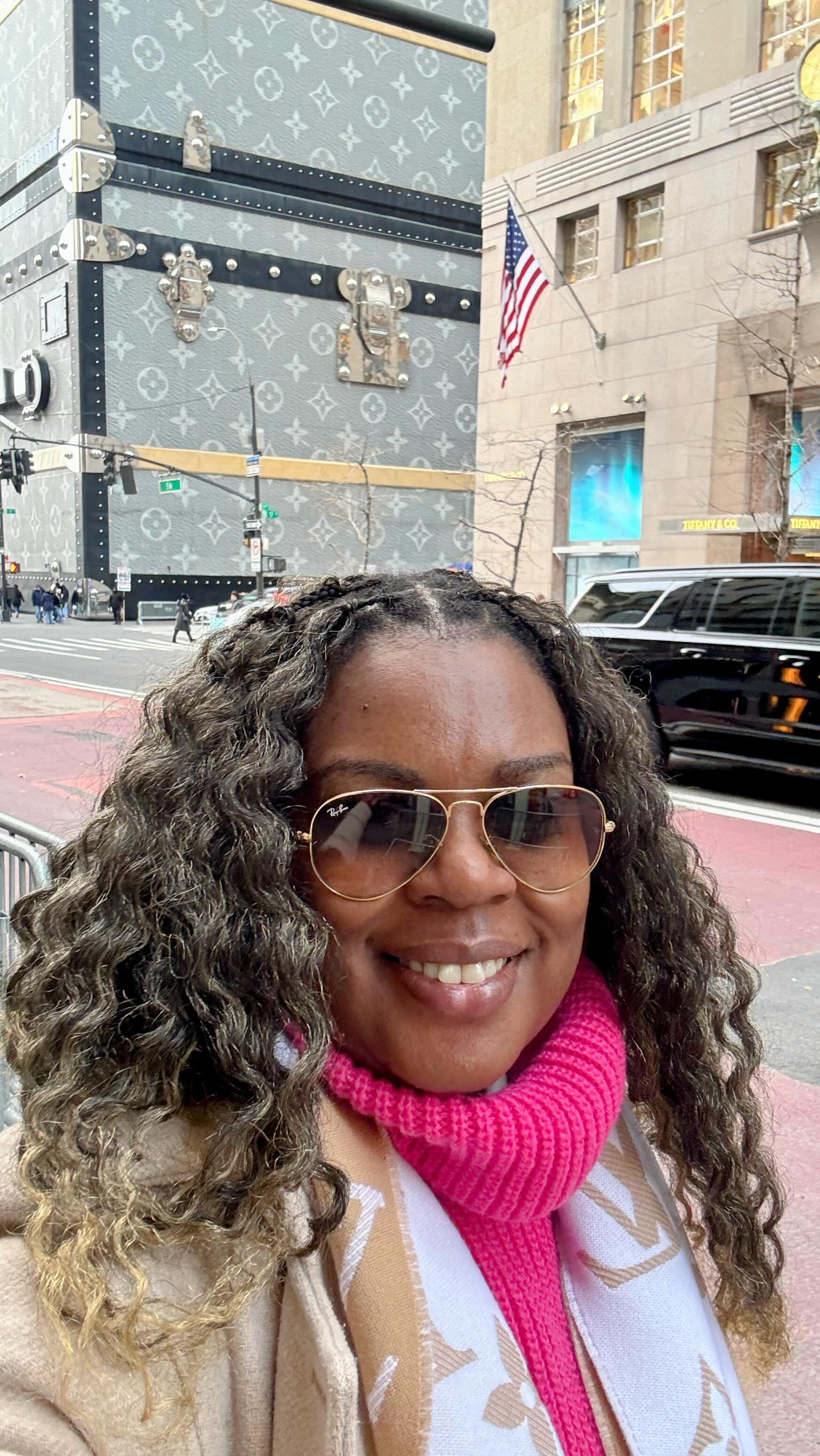 Fifth Avenue , overwhelming, but also the most famous shopping street in New York City.
Dior always goes all out with their Christmas displays, from Los Angeles to London and New York, they’re always putting their best foot or in this case, high heel, forward 👜
Also, the height of Trump Tower 😱
#fifthavenue #nyc #newyorkcity