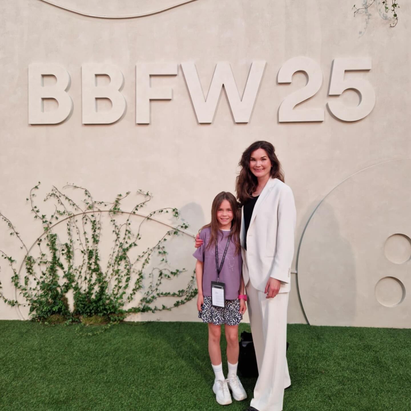 Ending 2025 with gratitude π€ Thank you from the bottom of my heart, for all the beautiful meetings, conversations and shared moment. Wishing you a wonderful 2026 β¨