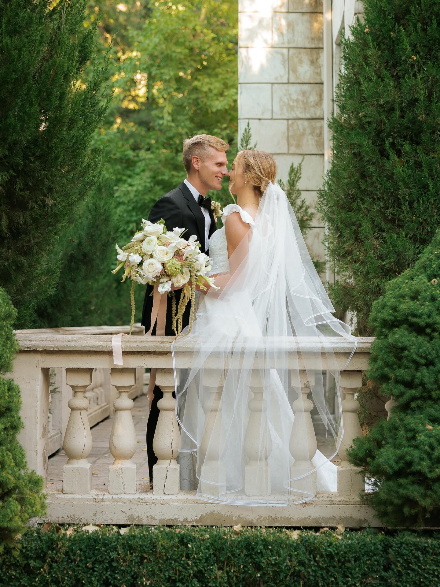 These Bridals were simply to die for so obviously I had to share more of them!
Photographer @annieneilsonphoto
Venue @lacailleutah
Bride @laura.wag_
Gown @pritchettbridal
Alterations @palmettobride
#weddingphotoinspiration #utahflorist #weddingflorist #utahwedding