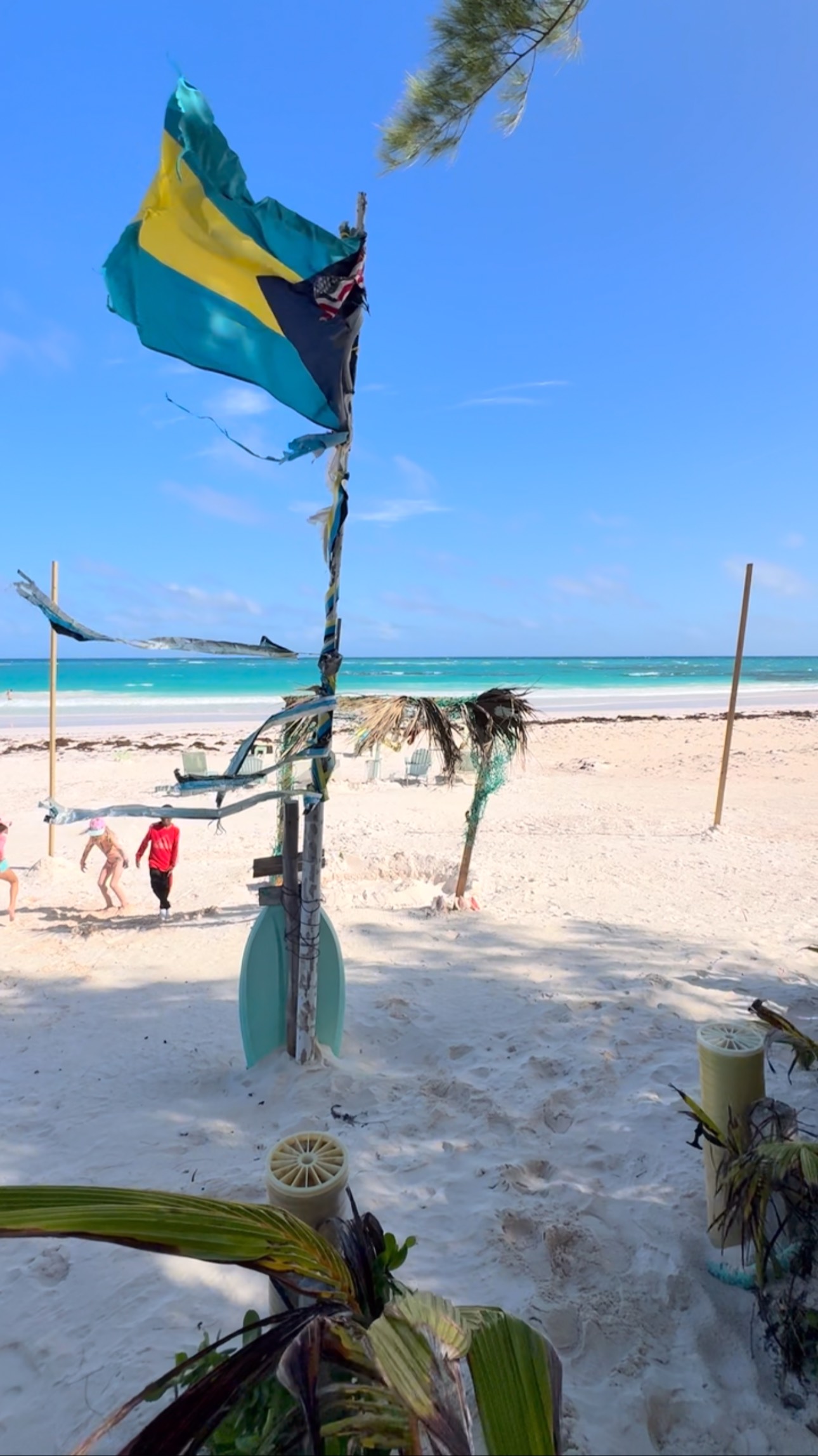 Nothing like the holidays in Briland ๐ง๐ธ Grateful to be here together with our family. Happy New Year ๐ #briland #harbourisland #islandlife