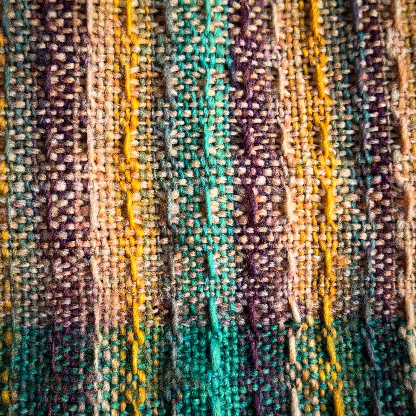 Happy New Year!!! I’ve been a tad quiet here, packing boxes and trying to get ready for our new adventure. I told myself that I needed to be busy and get things done but to help that process along I needed to find myself in some creativity. Instead of crochet, I pulled out the loom and did a little bit of weaving. It gave me the mental boost I needed to keep going! Another day, another box to pack! Head down bum up!! 🩷🩷
#stresslesscraftmore #mindfulmoments #newadventure #weavingloom