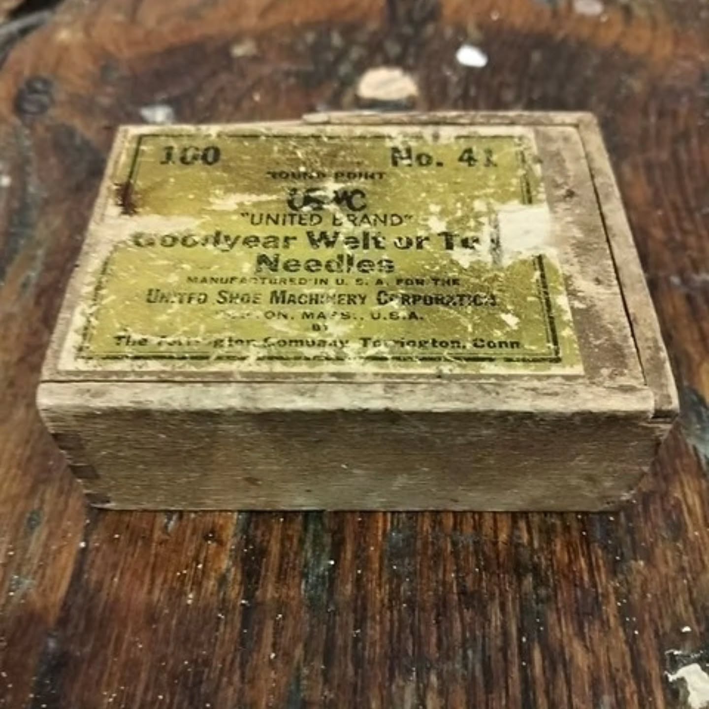 https://www.objetdart-stuff.co.uk/product-page/antique-early-20th-century-1920s-goodyear-welt-or-turn-shoe-needles-pine-box