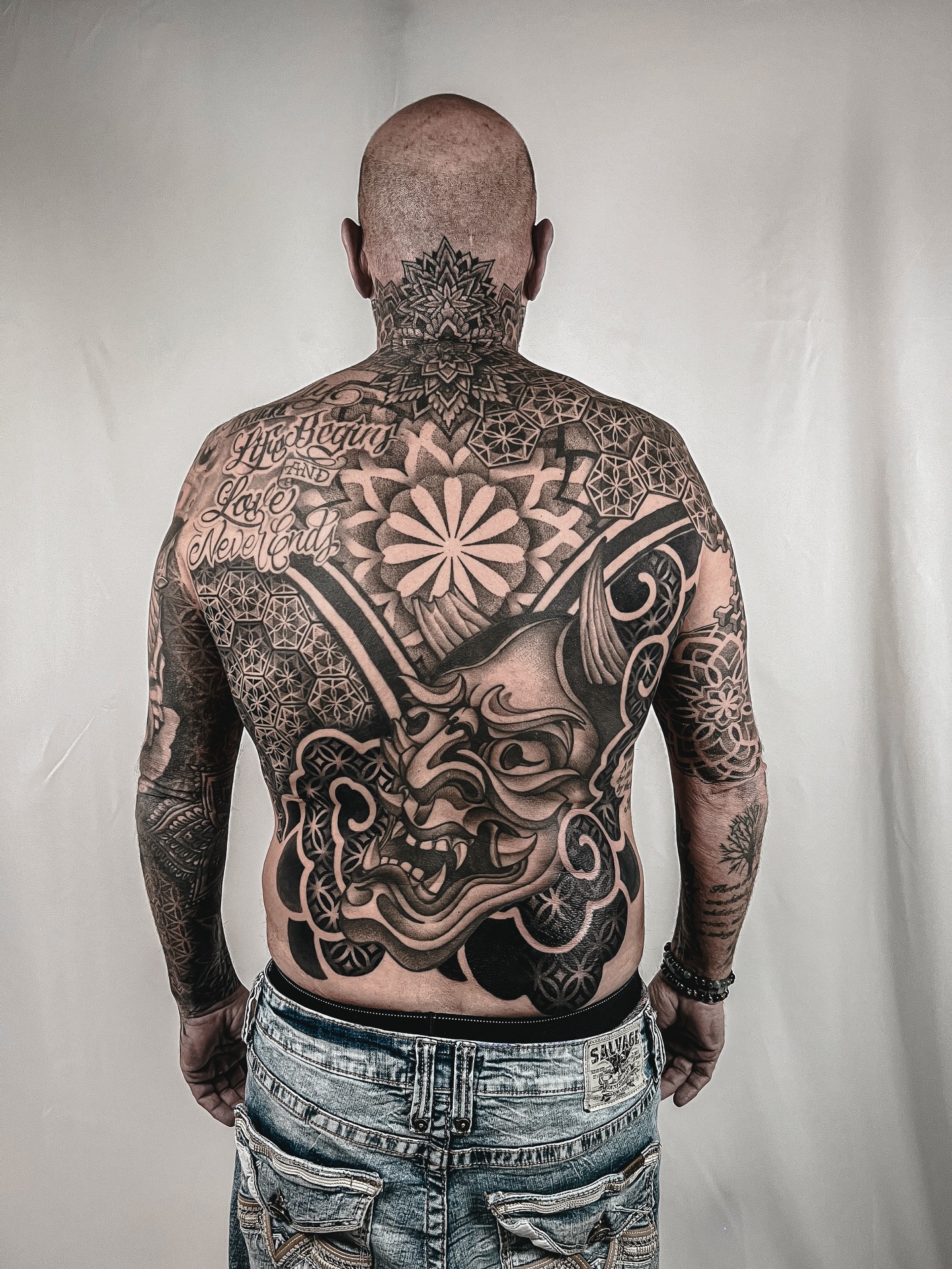 A full back, built to last.
Geometric blackwork with Japanese structure,
solid blacks, controlled symmetry,
and a composition that still holds its weight years later.
Timeless work.
Thank you, @ncsup75 for trusting the process. I see you soon!
Oakland. Booking open.
#blackworktattoo #japanesetattoo #geometrictattoo #backpiecetattoo #blackworkartist