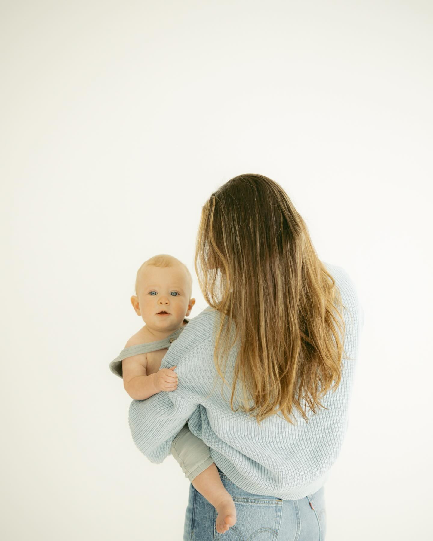 we made some magic in the studio on a barely wintery day ❄️🌊💫
.
#motherhood #motherhoodjourney #motherhoodinspired #sanantoniomoms #sanantoniofamilyphotographer #sanantoniomaternityphotographer #sanantoniofamilyphotography #boernemoms #alamoheightsmoms #stoneoakmoms #newbraunfelsmoms