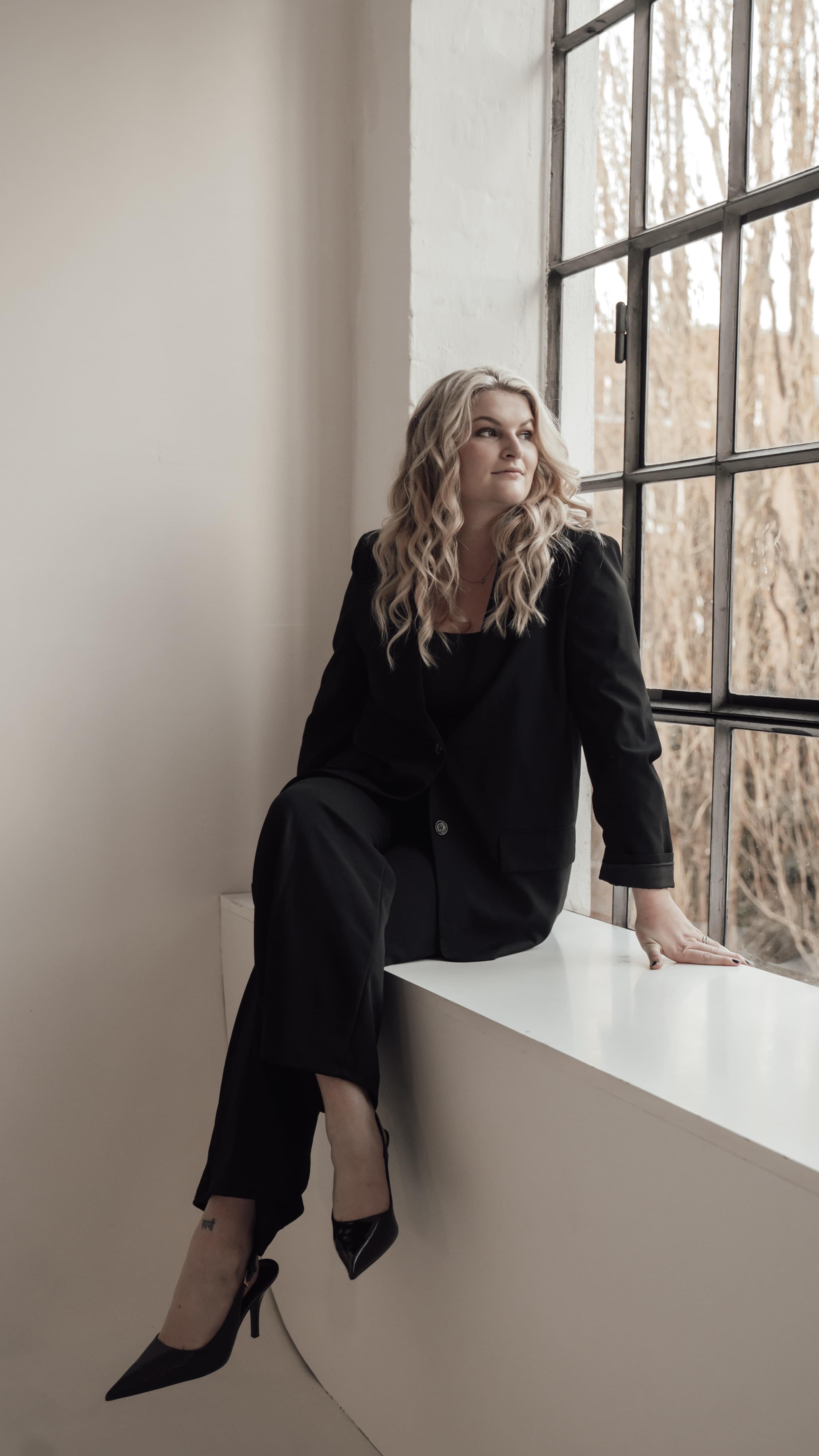 DANKE 2025! ✨
10 Liebesgeschichten von vielen mehr in diesem Jahr. Unzählige Tränen, Umarmungen und Gänsehautmomente.
2025 - danke für euer Vertrauen, eure Herzlichkeit und dafür, dass ich all das festhalten durfte. Dieses Jahr hat mein Herz mit viel Liebe und Dankbarkeit gefüllt. 🤍
Und jetzt freue ich mich auf all‘ die Geschichten, die ich 2026 festhalten darf! 😍💫
HOCHZEITSFOTOGRAFIN
DESTINATION WEDDINGS
INSELHOCHZEITEN
Titelbild: @rebeccawriedenphotography 🫶🏼