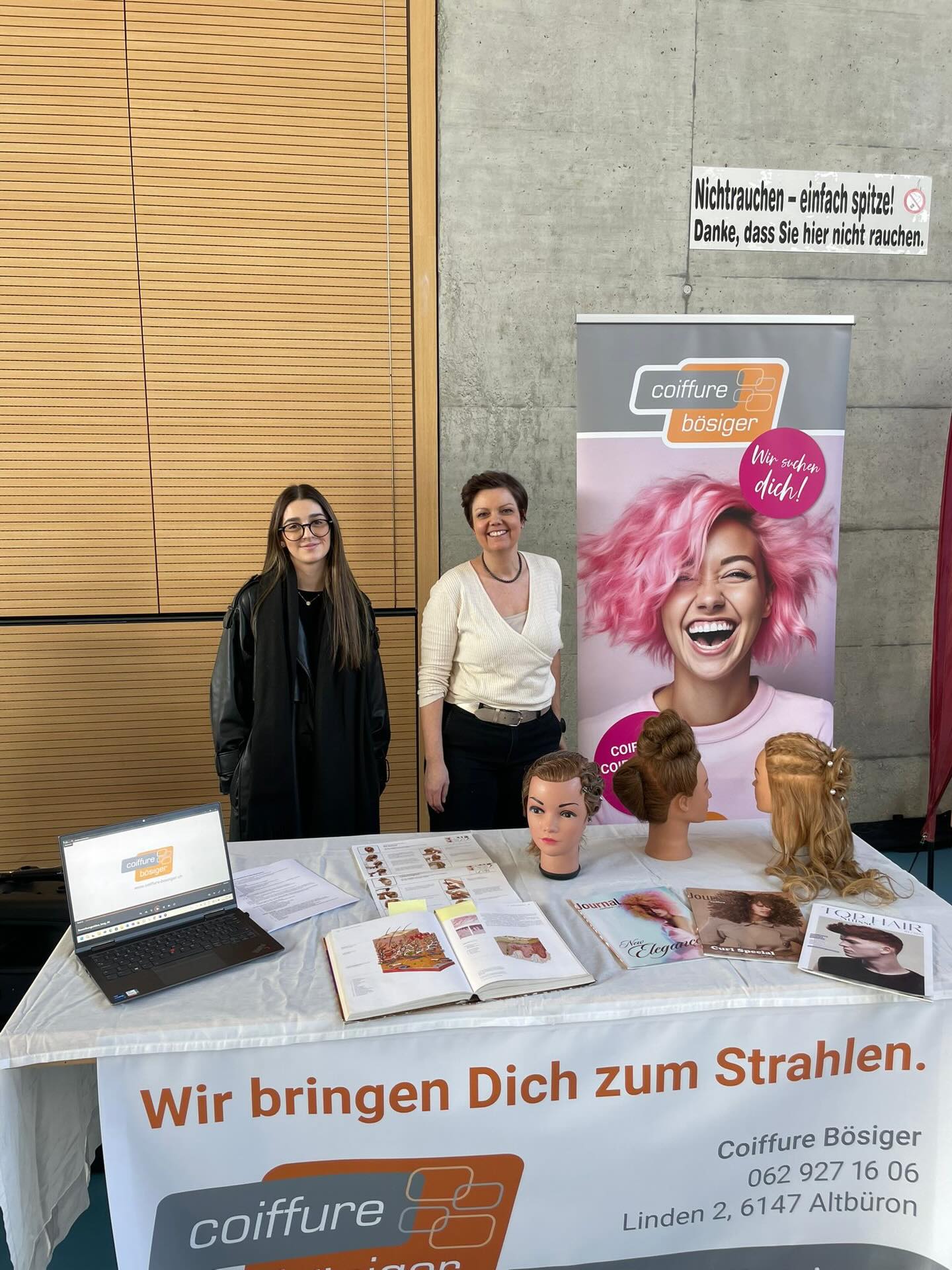 Merci Kunde för die schöne Momente met üch. So tolli Begegnige, Gspröche, schöni Frisure…Danke vöu mou för üches Vertoue ond üchi Treue. S’ Team wönischt üch nome s Beste ond bes gli im neue Johr😀