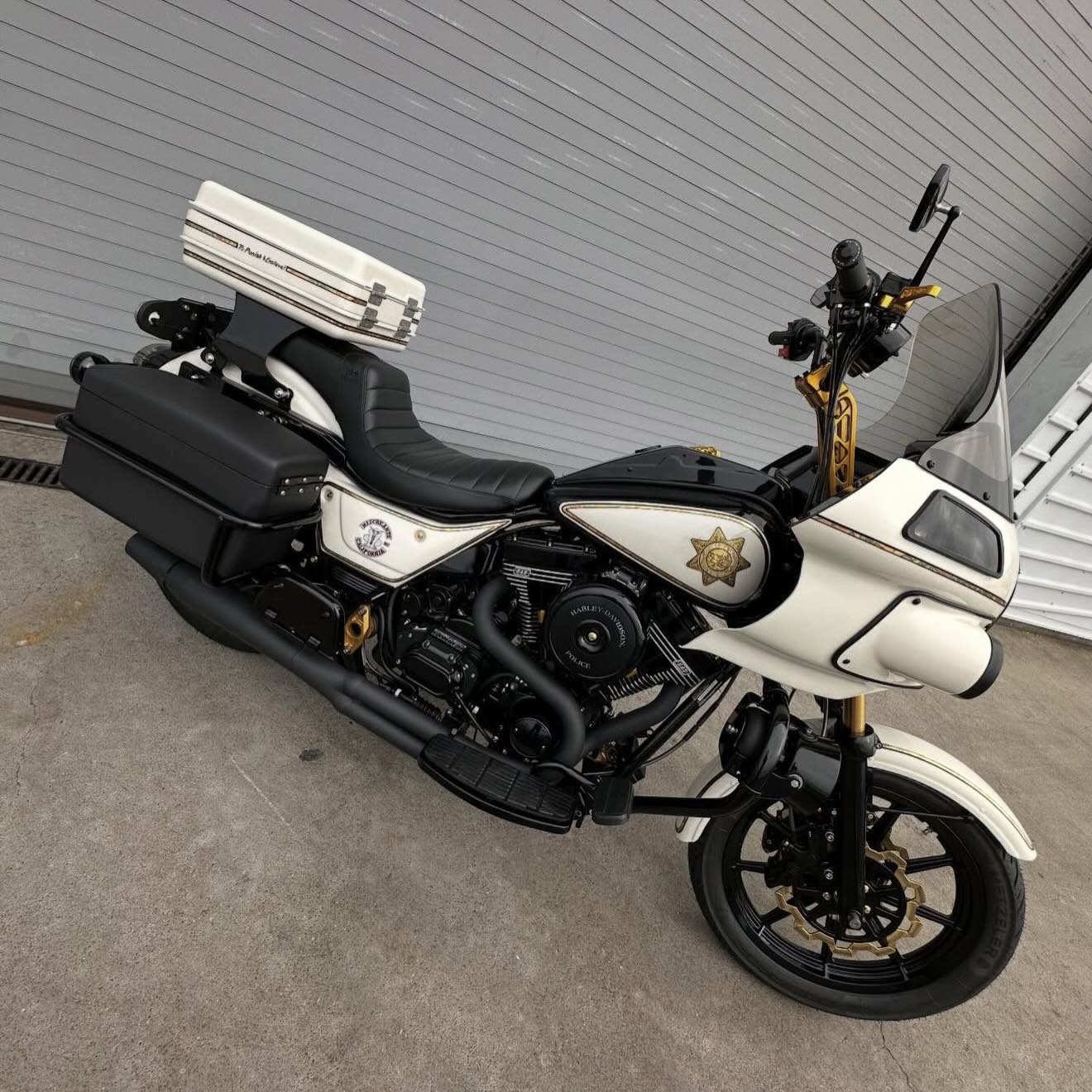 We are closed till Monday but that doesn’t stop us from posting this killer #fxrt by @pro_cycles_ca on this fine #fxrfriday . This thing is loaded with DMR goodies such as destroyer pullback risers, hand levers, quick detach system that the trunk rests on, 12pt steering stem nut, and gas cap. Thank you for choosing #deathmetalracing . We greatly appreciate your support!! #boostedbrad