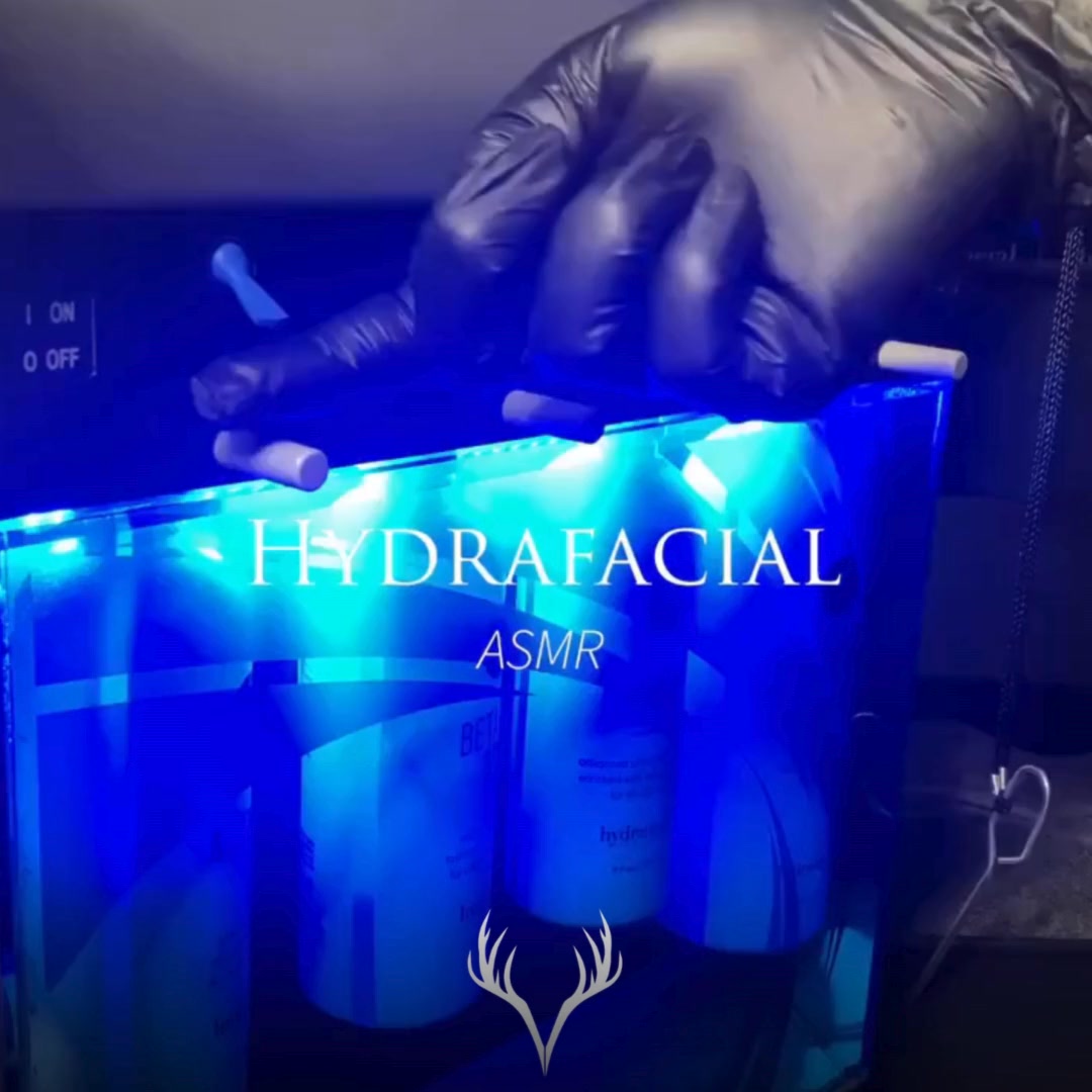 HydraFacial ASMR – für alle, die dieses „satisfying“ Geräusch lieben. 😮💨✨
Dieses leise Vortex-Swoosh ist nicht nur beruhigend – es ist der Sound von:
💦 porentief reinigen
🌪️ Ablagerungen aus den Poren holen
🍃 sanft peelen, ohne die Haut zu stressen
💧 Feuchtigkeit einschleusen für diesen „prallen“ Glow
Und dann dieser Moment danach…
Wenn die Haut nicht nur gut aussieht, sondern sich auch so anfühlt: sauber, glatt, frisch. 🤍
📍Beauty Bar Baden – Wiener Straße 89
📅 Termine: online buchen oder telefonisch
📞 069911307030
#beautybarbaden #hydrafacial #hydrafacialasmr #asmrskincare #vortexfusion #glowtime #porenrein #skincarebaden #badenbeiwien #metime #healthyglow #skinreset
