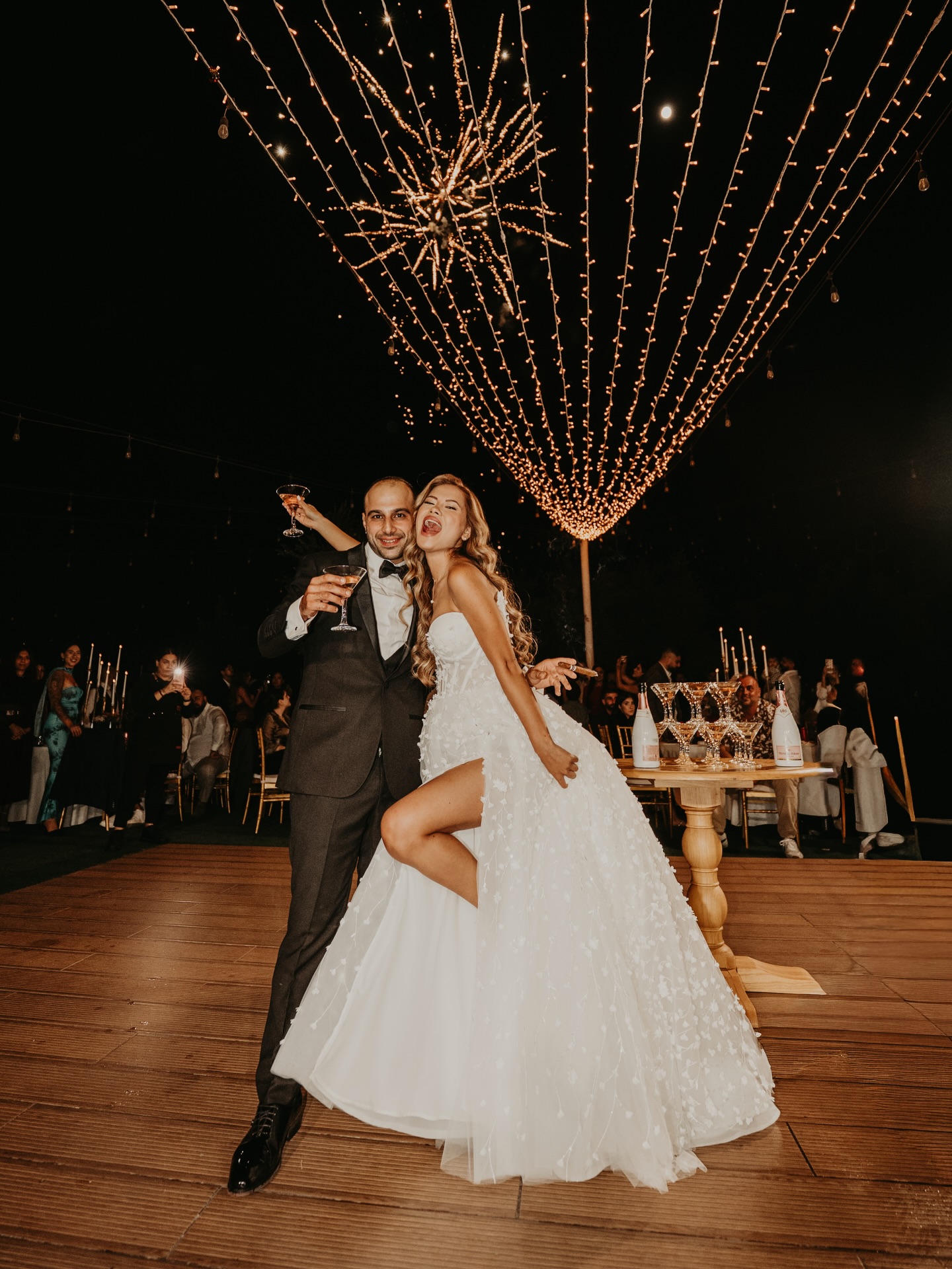 Cheers to the most iKONIQ couples of 2025 🍾🥂✨