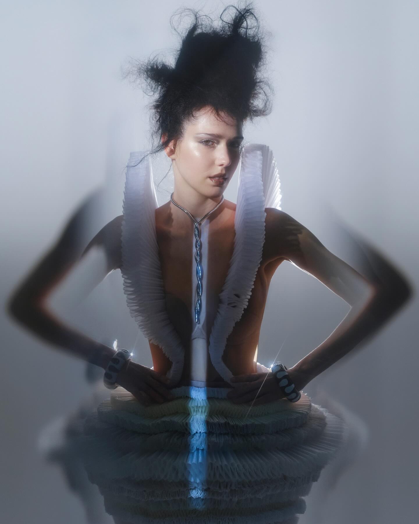 📸✨
Editorial for @flanellemagazine
Photographer :@danilogiangreco_hair , all done in camera, using @fujifilmuk
Hair: me and @emyroccabella_hair using @revlonprofessionaluk
Styling: @borna_prikaski
Makeup: @post_katt
Light assistant: @_nsgraphy
Model: martynabalsam at @bodylondon_
Studio: @flash.studios.london
#londonstudio