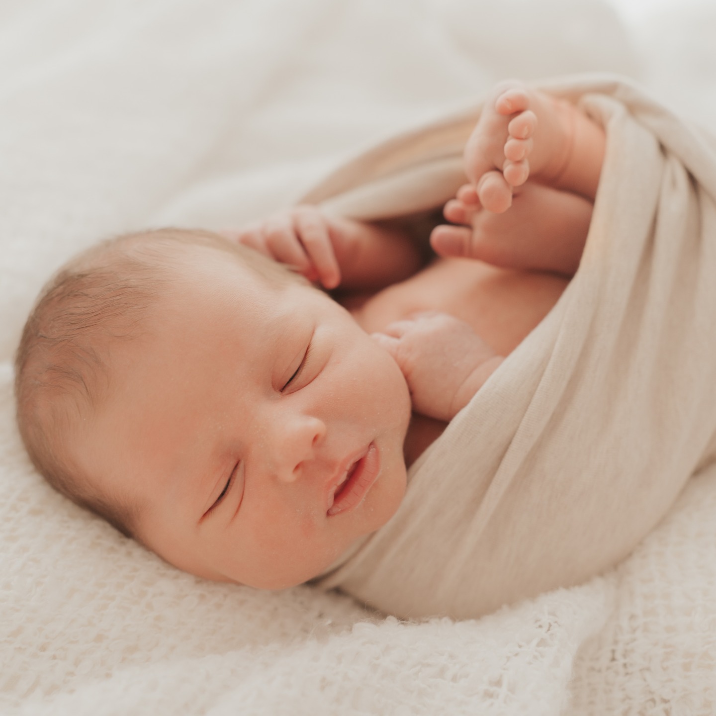 und mit dieser kleinen süßen zuckerschnute sende ich euch liebe Grüße und wünsche euch einen guten Rutsch ins neue Jahr 2026. Danke an alle, die mir dieses Jahr ihr Vertrauen geschenkt haben 💛. Ich bin noch bis zum 05.01. in Winterpause und danach freue ich mich wunderschöne Momente für euch festzuhalten. ☺️