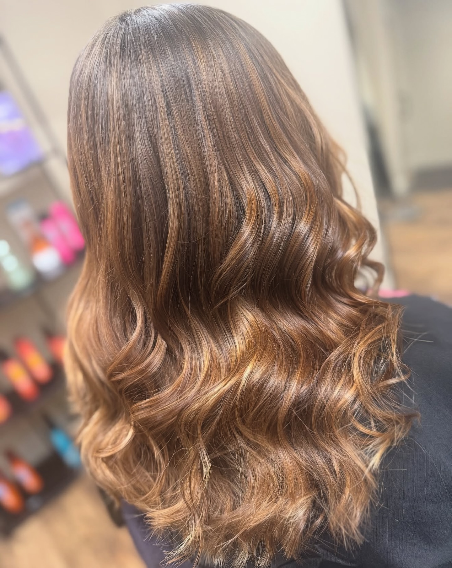 A beautiful caramel balayage 🤎
Soft, effortless, and blended for a seamless grow-out.
Stylist @hair_by_hollie18
Click the link in our bio to book your appointment today 📲