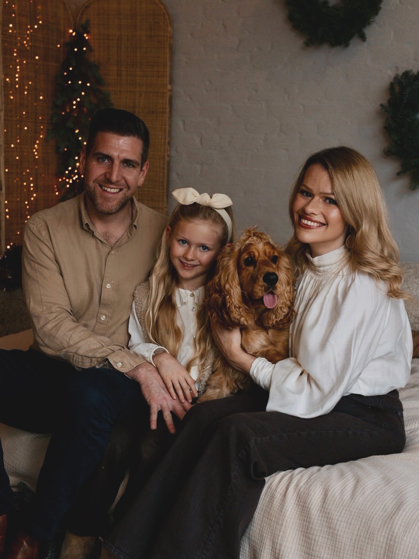 RECAP LAST WEEKS OF 2025! ❤️✨
__________
1. We wensen jou veel liefde, zelfzorg & oneindig veel lichtpuntjes toe voor 2026!
2. Galeries Lafayette Xmas Magic
3. Wanneer Fleurtje ontdekt dat we naar Disney gaan
4. Ten volle genieten van Quality-time samen
5. Per beurt 1 jaar terugwinnen aan collageen met onze SkinPen
6. Nieuwe boosters testen met onze HydraFacial
7. Little Sneak Peek van onze nieuwe huidpraktijk
8. ‘t Dak gaat eraf!
9. Dit jaar hebben we maar liefst 263 laser-behandelingen mogen uitvoeren
10. Tweewekelijkse bezigheid
11. Weer een mijlpaal
12. Voor hubby’s verjaardag in’t stof
13. Gelukkig maken we het ‘s avonds goed met een etentje
14. Klinken op het nieuwe jaar
15. Gezelligheid troef
16. Moet er iemand stenen hebben?
17. Van je liefste kapoentje
18. Kerstfeestje nummer ‘bendentelkwijt’
Het hoogtepunt van 2026 wordt zonder twijfel de verhuis naar onze nieuwe huidpraktijk! Looking forward om je daar met open armen te mogen ontvangen.. 🥰
Veel liefs,
Paulien.
__________
#photodump #magicmoments #happynewyear #thankful #onlylove