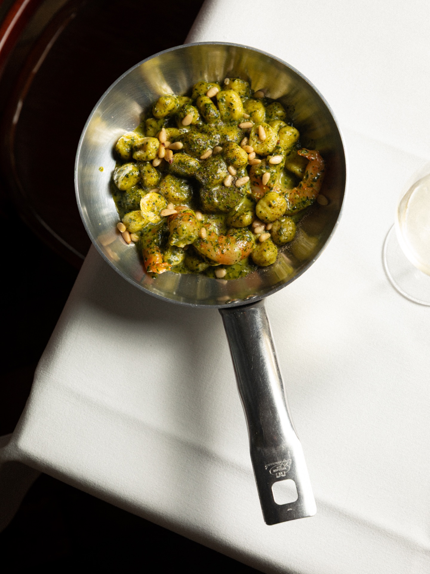 Soft potato gnocchi, basil pesto, juicy prawns. Nothing too much, nothing missing. Buono, punto.
.
.
.
#linguinitrattoria #italianrestaurantamsterdam #foodieinamsterdam