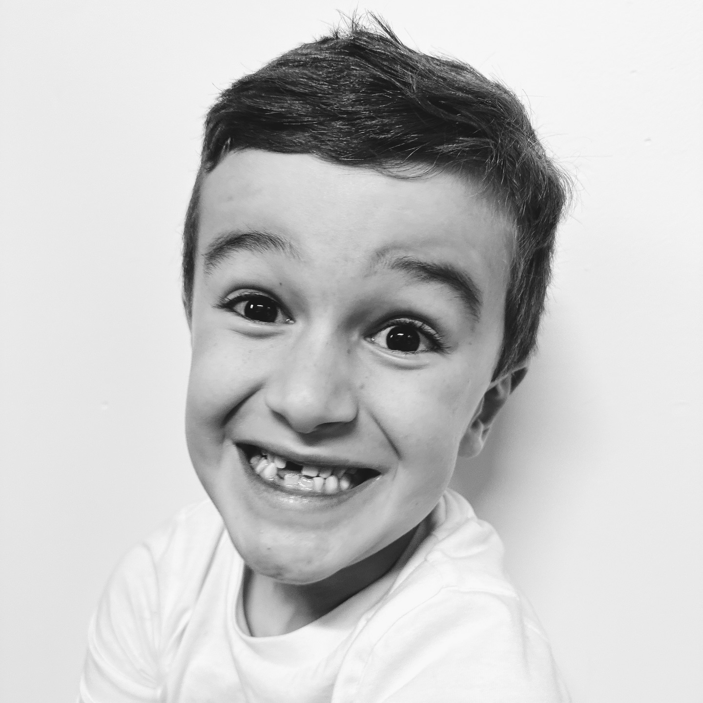 2025 Emmett: lost 4 teeth, graduated kindergarten, took weekly piano lessons, built about 20 LEGO sets, danced the night away at his first wedding (yay @abigail.tomasi & @efantomasi!), played a lot of Minecraft, and was wildly loved. 🥰 #emmettyearendmugshot