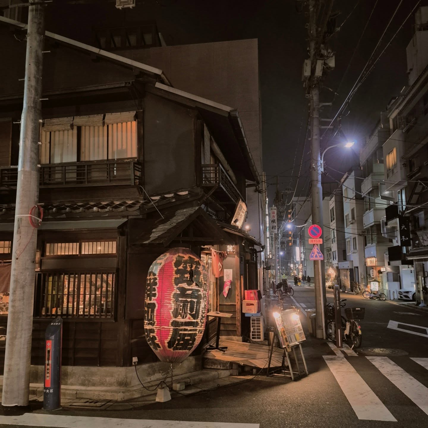 🍜 Toshikoshi Soba
Au Japon, on mange ces nouilles le 31 décembre pour dire adieu à l’année écoulée.
Elles symbolisent longévité, chance et le fait de laisser derrière soi les difficultés.
À finir avant minuit pour bien commencer l’année.
#ToshikoshiSoba #nouvelan #CultureJaponaise #TraditionJaponaise #japanfood