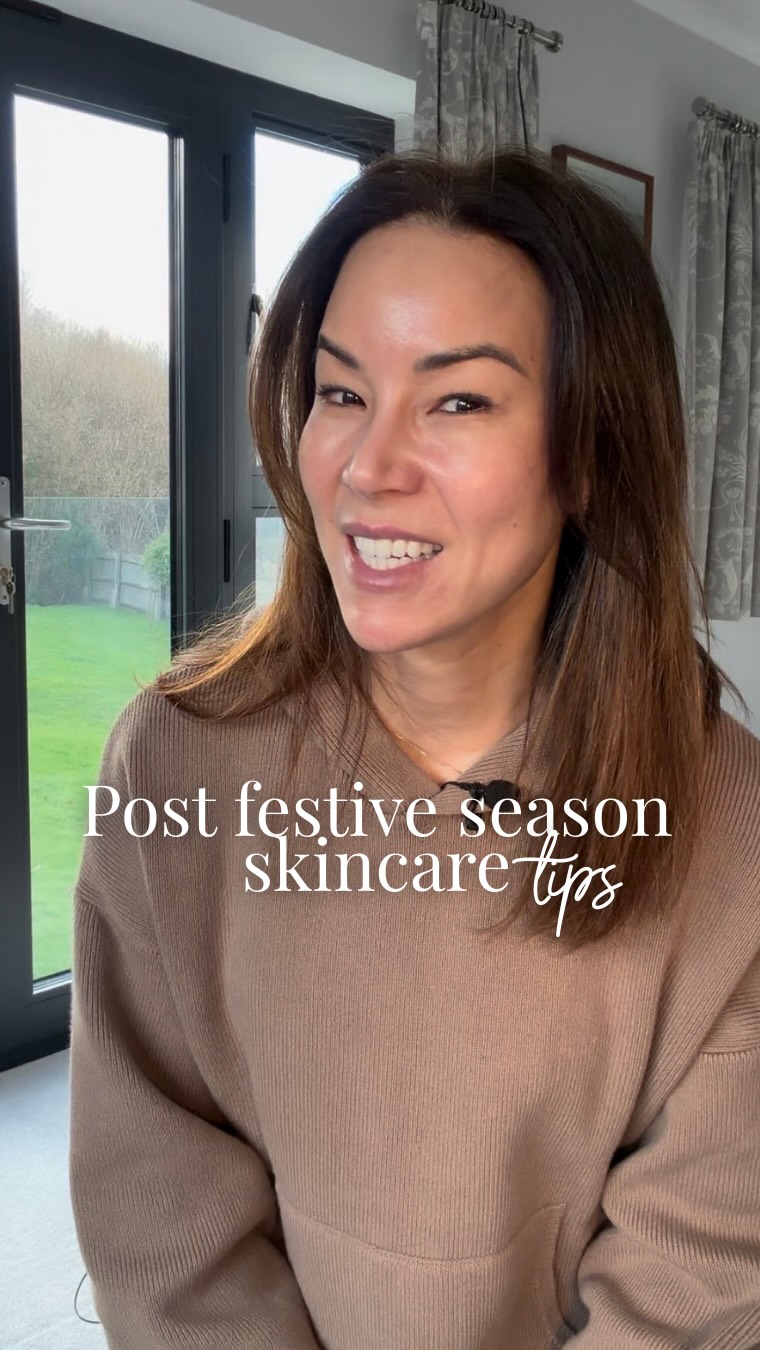 Be honest… festive season wasn’t kind to your skin 😅
Late nights, party makeup, sugar, salt, stress - it adds up.
Here’s my go-to post-festive skincare tips to reset and bring the glow back ✨
Think repair > recovery > consistency.
Save this for your January skin reboot 🤍
#festiveseason #skincaretips #skincaredoctor #kbeautydoctor #skincarereset