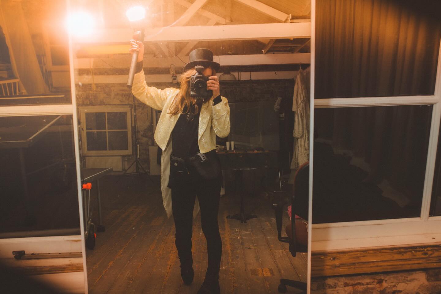 Fijne jaarwisseling allemaal! 🥂
Ik ben dankbaar voor het jaar 2025 vol magische ontmoetingen, liefde en creativiteit ✨ Geef me een hoog high five! ✋🏼 Zie je in 2026?! ♥️
✎………………………………..
.
.
.
.
.
.
.
.
.
.
.
#helenaandsisters