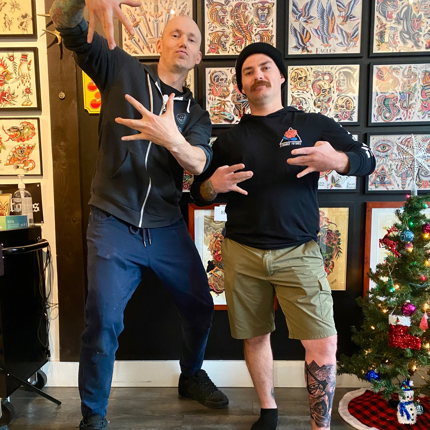 Making tattoos and showing off our sick sign language skills here @nectarfinetattooing! Will get some healed photos of this Assassins Creed sleeve when it's settled! Rad hangs with @bradyhogg14!
.
.
Follow @scottie.tattooer
And @nectarfinetattooing
.
.
#assassins #tattoovibes #tattooartists #videogames #tattooshop