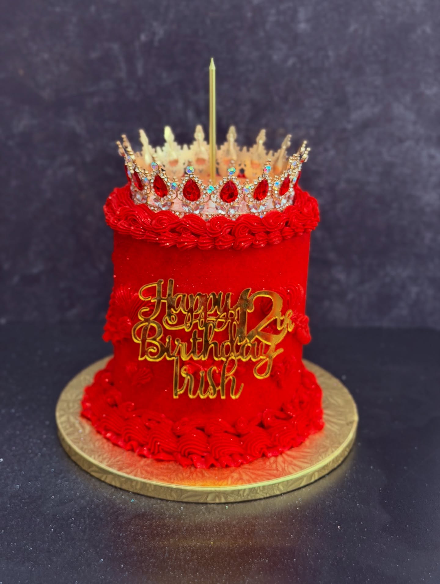 Imagine celebrating your birthday with this crown birthday cake. 🍰👑
Do you have a unique birthday cake in your mind?
Let’s make it in a reality!
Visit our website for more deets! 📲