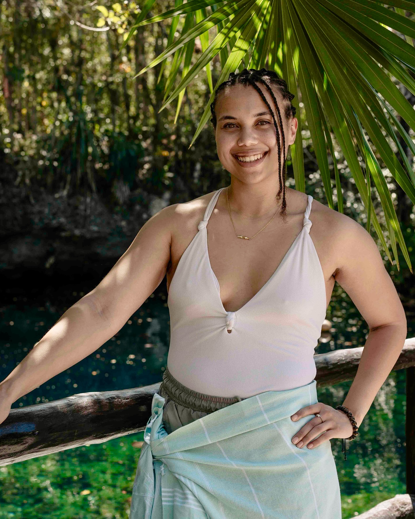 New Year’s in Tulum just feels right ✨🌴
Barefoot days, cenotes instead of resolutions, tacos at midnight, and laughing with friends until you forget what day it is 🥂🌮
No pressure, no rush — just jungle air, salty skin, and starting the year surrounded by people who make life lighter.
Honestly… wouldn’t have it any other way 💚