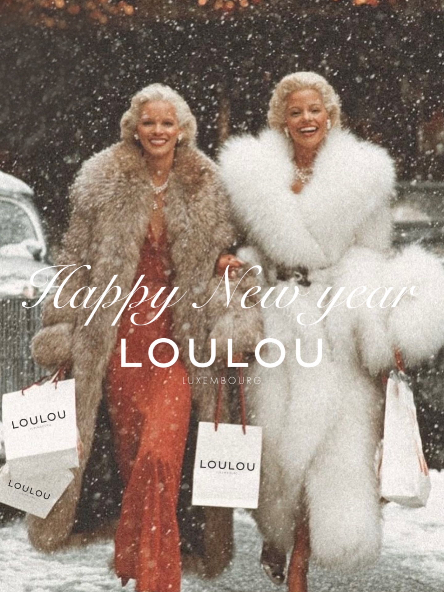 Bonne année 2026 à toutes nos merveilleuses clientes 💫
Merci pour cette année 2025 incroyable passée à vos côtés.
Vous avez fait vibrer nos boutiques, vous avez illuminé nos journées, vous avez écrit avec nous une page magique de l’histoire LOULOU.
Notre coup de cœur de l’année?
L’ouverture de LOULOU à Belle Etoile Bertrange.
Une aventure folle, des émotions XXL. Cette ouverture, c’est la vôtre. Grâce à vous. Grâce à nos équipes. Grâce à l’énergie LOULOU qui ne cesse de grandir.
En 2026, on continue.
Plus de style. Plus de surprises. Plus de moments ensemble.
On vous promet de vous faire briller encore davantage. D’inventer, d’oser, de vous émerveiller. Parce que LOULOU, c’est vous. ✨
Merci, du fond du cœur.
Et rendez-vous en 2026 pour écrire la suite. 💖
#LOULOU #loulouluxembourg #happynewyear #newera #luxembourg