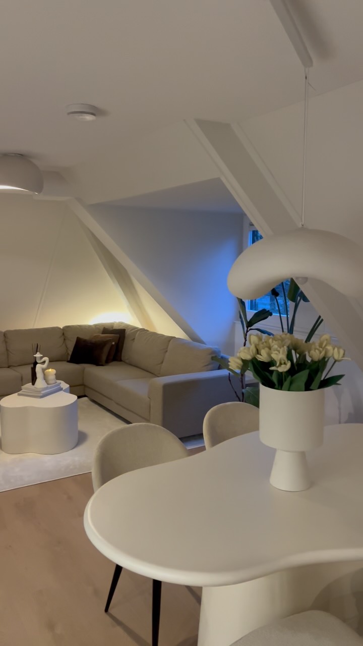 SEND HELP….
Decluttering het liefst doe ik alles weg maar alleen opruimen en dingen weg doen die je niet gebruikt is al een heerlijk gevoel. 2026 starts with a clear vision, clear mind ✨