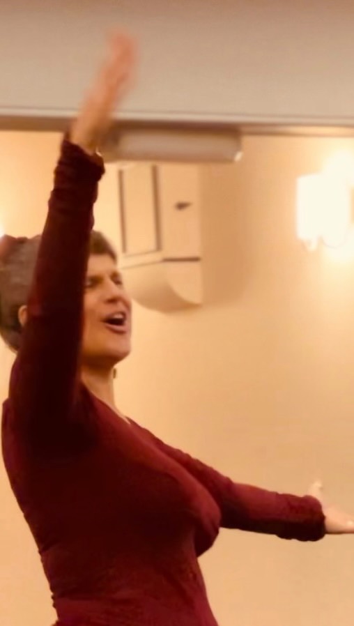 ✨ This is your sign…to do something you really enjoy this year..
Because life sounds better when you’re singing…
This is an invitation to join my “Singing for Joy” community choir! 🎶
Songs from around the world, sacred and folk chants, Georgian, Zulu, Bulgarian, Gospel and more..
✨ New year. New voices. Tuesday evenings 6.45pm-8.45pm at the methodist church, Wells, Somerset. £8 or £60 for the 10 week term.
✨ All welcome. No auditions. Just turn up and be part of the fun! 🎶🤩
(Or DM if you want to ask any questions)
(This was our end of term concert in Dec singing “Glory to the sun” by @emroblyn taught to me by @singing_ourselves_home)
#newyearsresolutions #singforjoy #communitychoir #choir #newyear2026