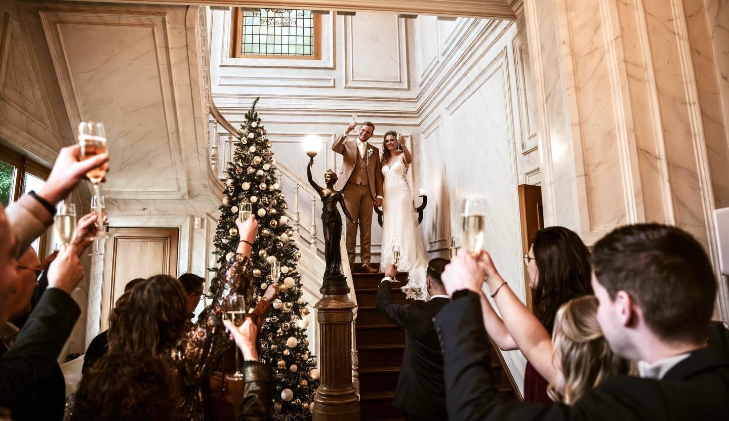 Proost! Op 2026, op weer mooie bruiloften! Op weer mooie shoots met mooie en leuke mensen :)
#happynewyear #bruiloftfoto #bruiloftbreda #trouwfotograaf #allesflits @landgoedwolfslaar