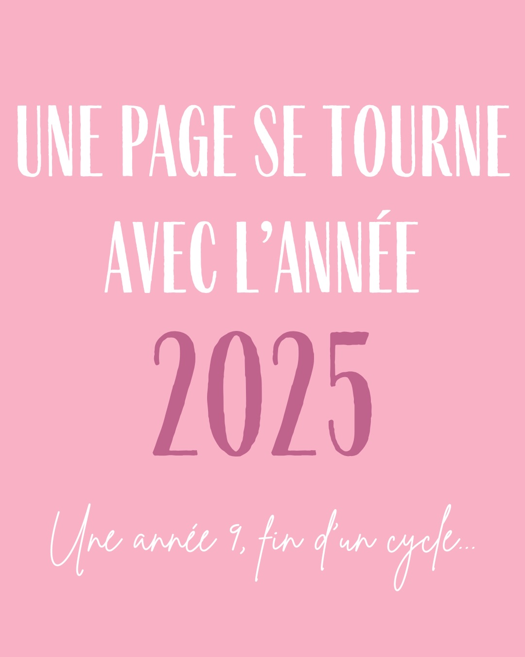 ⭐️ Je l’ai fait….
Je ne suis pas très fan du jour de l’an.
Des bilans forcés, des résolutions qui ne tiennent pas toujours, cette injonction à faire mieux pour la nouvelle année, à tourner la page alors que, souvent, elle ne se tourne pas si vite.
Et pourtant…
j’avais envie de prendre ce temps.
Pas pour cocher une case,
mais pour regarder le chemin parcouru avec honnêteté,
avec ses élans, ses fatigues, ses fiertés discrètes aussi.
2025 a été intense, vivante, parfois rude, souvent belle.
Elle m’a appris à tenir bon, à lâcher autrement,
à continuer même quand tout n’est pas aligné.
Alors voilà.
Une grande page va se tourner pour moi début 2026, et malgré tout pas de grandes résolutions ici.
Juste l’envie de poursuivre,
de créer encore,
et de laisser 2026 s’écrire avec ce qu’elle voudra bien m’offrir.
Merci d’être là, sincèrement.
✨🤍
Et toi comment vis tu les fins/début d’années? Partage en 💬
With love 🫶
Élodie
#creatricebijoux#artisanebijoutiere#bijouxfaitsmain#femmeactive#paumaville64