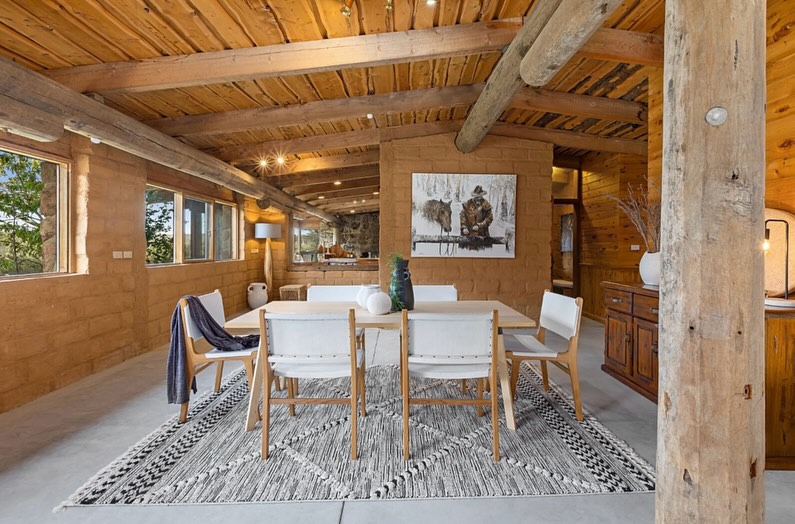 Hello 2026!!
Back in 2026 with the whole team! ✨
Transforming homes into countryside bliss too, inspired by nature and timeless wood elements🤩