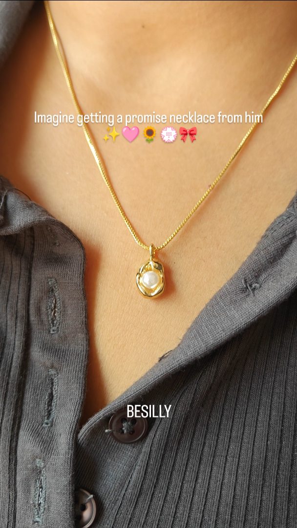Promise necklace ✨
.
.
.
Link in bio🔗
.
.
.
#besilly #pearlnecklace #stackable #daintyjewelry #antitarnish
.
.
.
Besilly, pearl necklace,gold plated, golden, anti tarnish, stainless steel, affordable, dainty, minimal, pinteresty