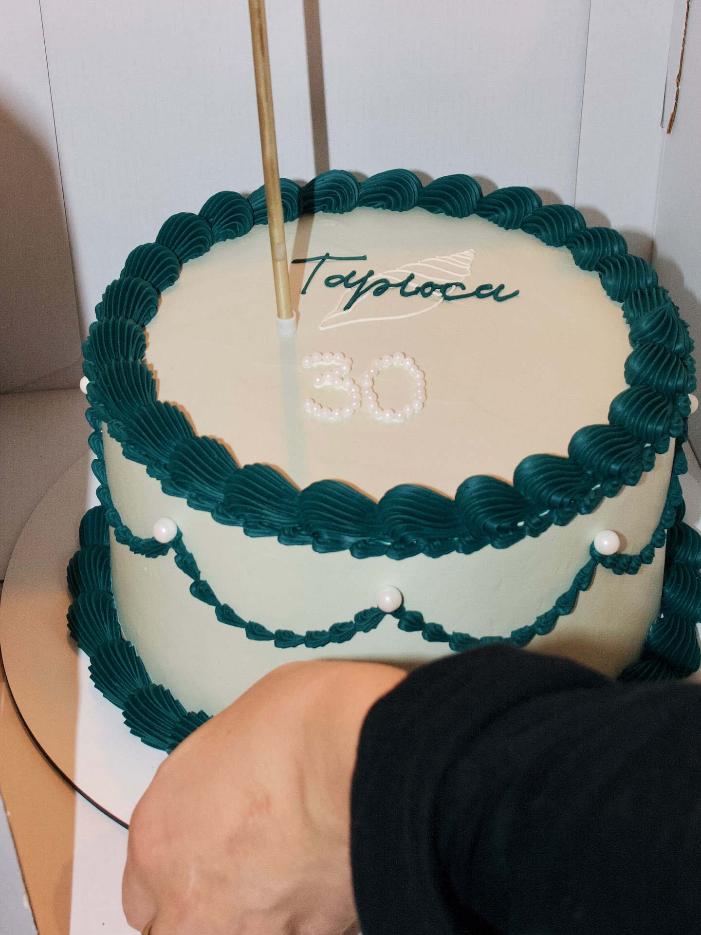 De retour à l’atelier après quelques jours de pause ✨
Du temps pour souffler après un Noël intense, fêter mes 30 ans, couper un peu des réseaux…
Pas vraiment reposée mais ultra motivée pour cette nouvelle année et la tête remplie d’idées pour faire grandir Tapioca.
Les commandes passées pendant la pause seront expédiées en début de semaine prochaine.
Je vous souhaite une année pleine de projets qui font vibrer, de voyages, d’amour et de moments qui comptent vraiment 💛