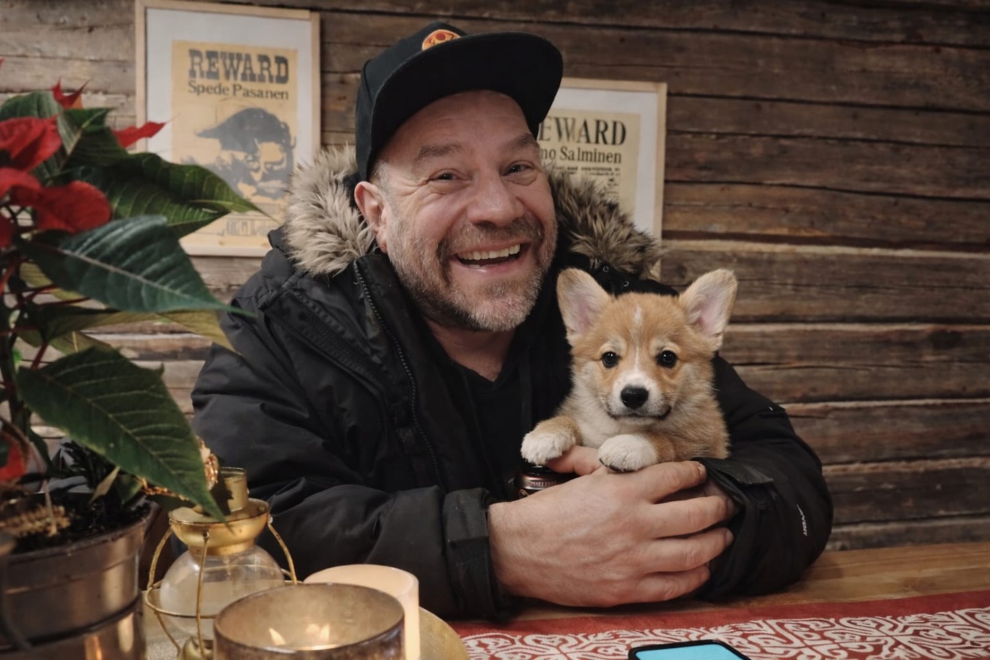 Meet Winston. He runs this place now!! 🐶👑
ㅤ
Kaikkihan muistavat, että lemmikit ovat meille enemmän kuin tervetulleita 🐾 Nyt siitä pitää huolen myös tiimimme uusin jäsen, Mettäbaarin lemmikkivastaava Winston (tässä Epun sylissä).
ㅤ
Ensimmäisenä Winston on tehnyt perusteellisen tarkastuskierroksen –
seuraavaksi luvassa on todennäköisesti kaikenlaisia snackseja koirille 👀🦴
ㅤ
P.S. Jos tämä postaus saa 10.000 tykkäystä 10.1.2026 mennessä,
arvomme tykkääjien kesken yhden Mettäbaari-hupparin! 🔥👕
ㅤ
🐾💚
ㅤ
Everyone remembers that pets are more than welcome at Mettäbaari 🐾
Now we even have a dedicated pet manager – Winston (here in Eppu’s arms).
ㅤ
Winston has already completed his first full inspection of the place –
next up: probably lots of dog snacks coming soon 👀🦴
ㅤ
P.S. If this post reaches 10,000 likes by Jan 10, 2026,
we’ll raffle one Mettäbaari hoodie among everyone who liked the post! 🔥👕
ㅤ
🐾💚
ㅤ
Arvonta ei ole Metan eikä TikTokin sponsoroima, tukema tai hallinnoima.
Voittajalle ilmoitetaan yksityisviestillä. Palkintoa ei voi vaihtaa rahaksi.
ㅤ
This giveaway is not sponsored, endorsed, or administered by Meta or TikTok. The winner will be contacted via direct message. The prize cannot be exchanged for cash.
ㅤ
#Mettäbaari #DogFriendly #WinstonTheBoss #PetFriendlyLapland #Saariselkä #LaplandLife #GoodVibesOnly #LapinEppu