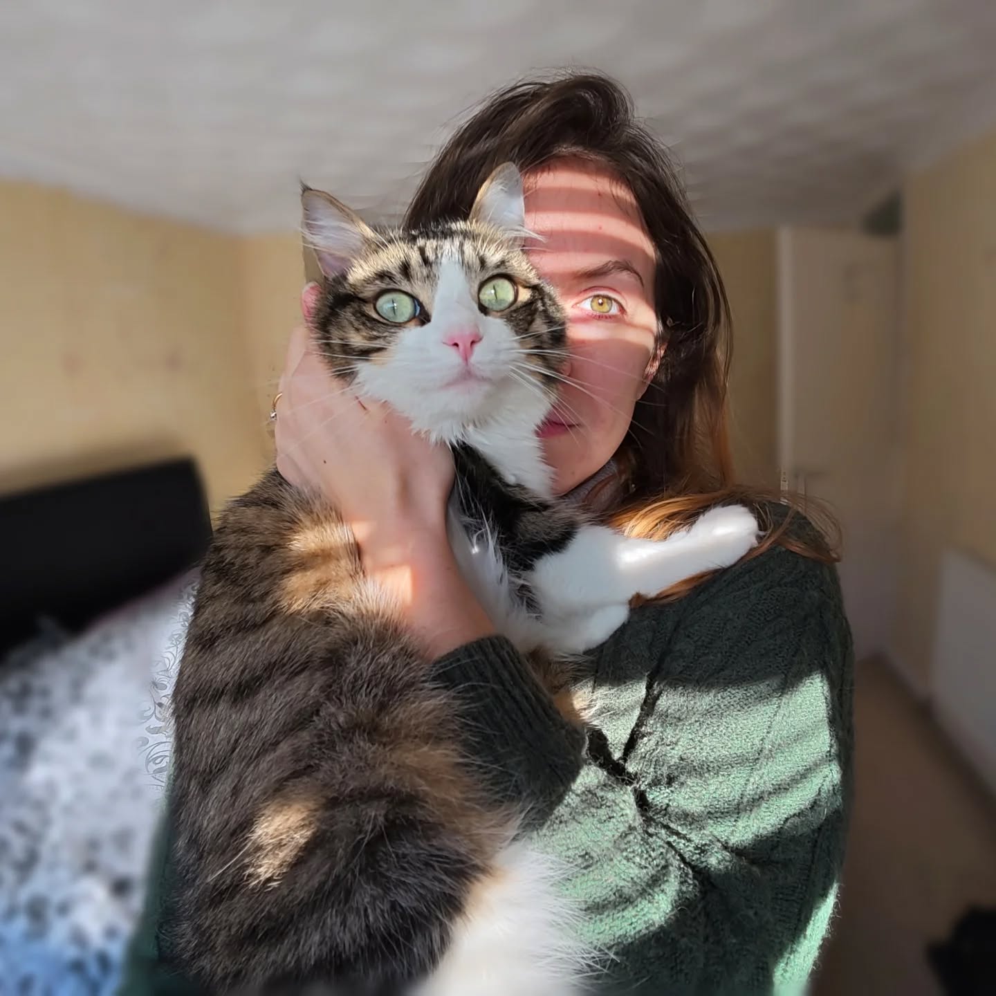 Thank you, 2025:
🎭 For being the year I graduated from my dream degree.
💊 For being the year I was given the right medication that helps my fibromyalgia symptoms.
✈️ For taking me to Mallorca, my home town Fuengirola, 3 times to Madrid, Puertollano and back to Cancún, Oxford and Stratford. And a thousand trips to London, too.
👨👩👧👦 For reuniting my family for Yulemas.
🎭 For letting me work doing what I love, and discover new paths.
💘 For the moments surrounded with my friends, the ones that are near and the ones that are far away.
🏡 For being the year we started renovating our house.
📚 For getting back into reading.
😻 For giving me another year surrounded by the best furry children I could have ever asked for.
And for my amazing husband, my best friend, my everything. He is SO hot 🥵
And thank YOU, for your companionship along the way. We have survived another year, let's make 2026 TREMBLE WITH FEAR CAUSE HERE WE COME BXCHES
Feliz año nuevo, gracias planeta por no explotar just yet 🌍❤️🩹