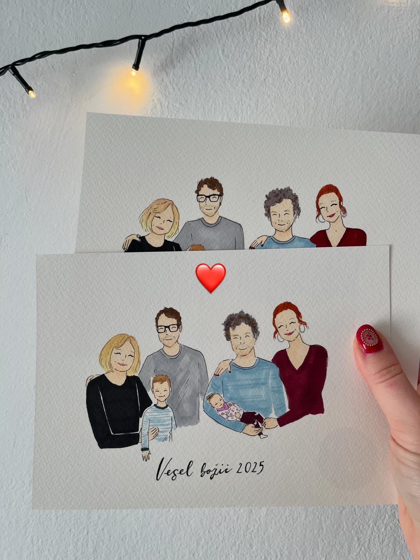 Končno lahko delim, kaj sem ustvarjala pred prazniki ✨
Mislim da so vsi prejeli svoja darila 🤭 ni več skrbi za spoilerse 💪🏻
Misel, da boto te moje ilustracije krasile nove domove mi ogreje srce 💓 🏡
#ilustracijeponarocilu #anabatart